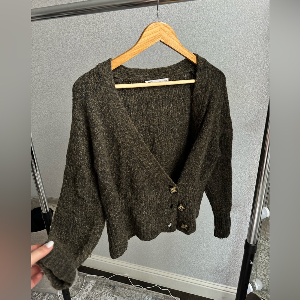 Zara Knit cardigan 💚🧶